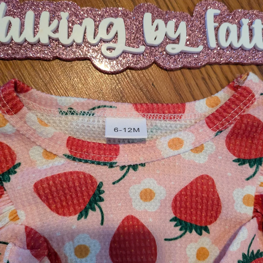 Trendy Boutique Strawberry Delight Kids Bodysuit - Picture 4 of 4